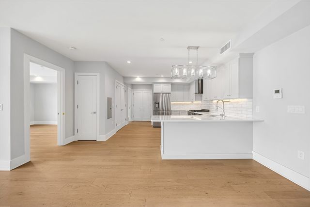 11 Oak Grove Ter 402, Quincy, MA 02169
