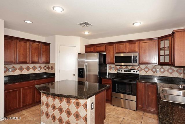 6611 S 43RD Drive, Laveen, AZ 85339