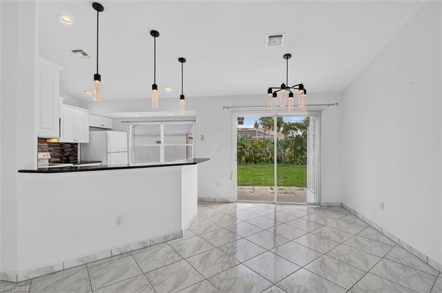 827 SW 29th TER, Cape Coral, FL 33914