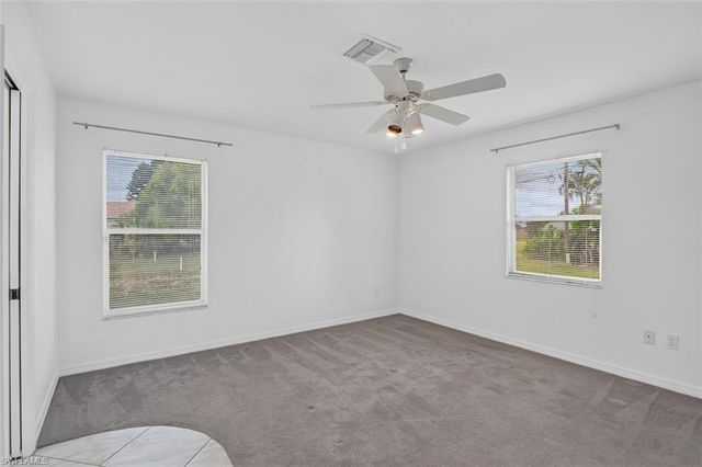 827 SW 29th TER, Cape Coral, FL 33914