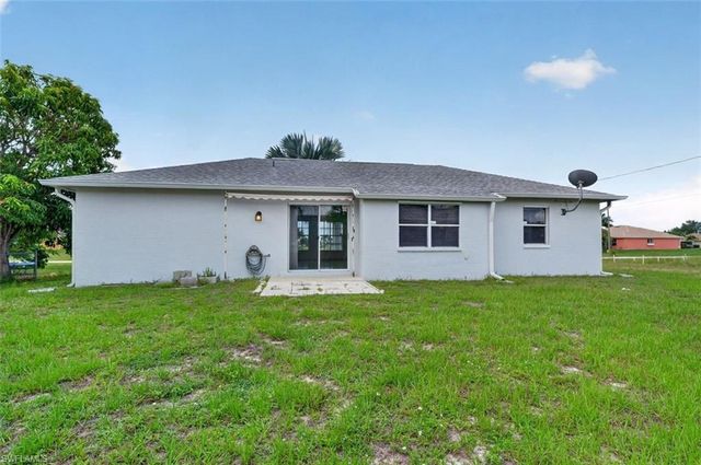 827 SW 29th TER, Cape Coral, FL 33914