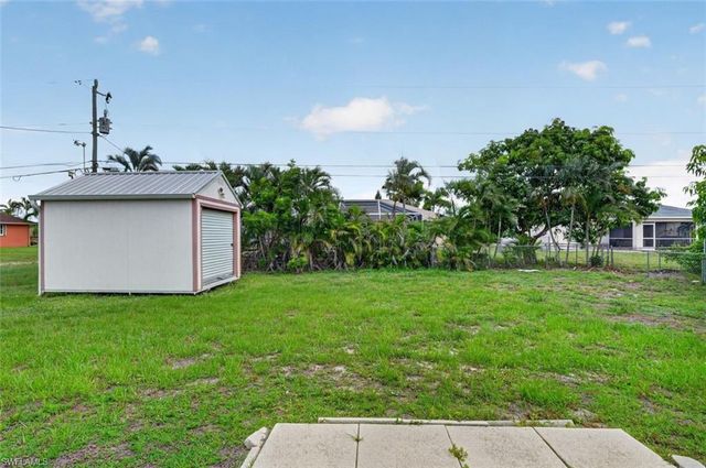 827 SW 29th TER, Cape Coral, FL 33914