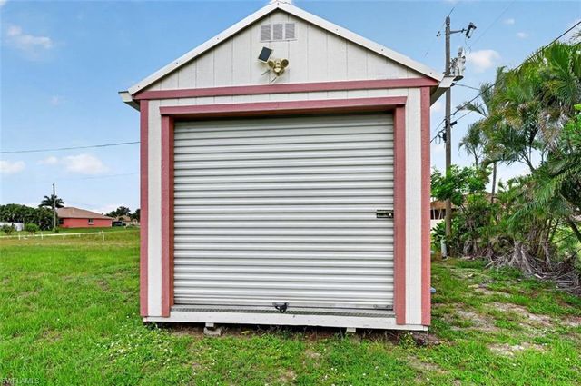 827 SW 29th TER, Cape Coral, FL 33914