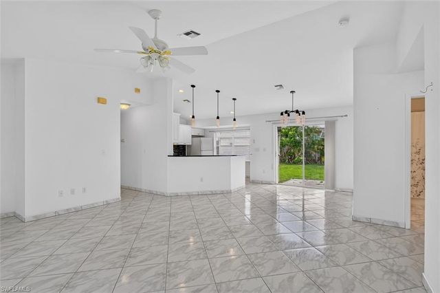827 SW 29th TER, Cape Coral, FL 33914