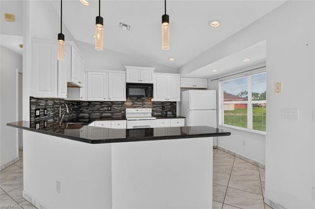 827 SW 29th TER, Cape Coral, FL 33914