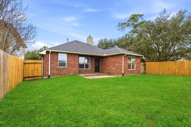 22028 Knights Cove Drive, Kingwood, TX 77339