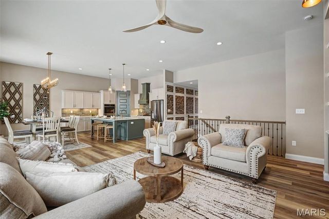 312 Summer Glen Lane, St Charles, MO 63301