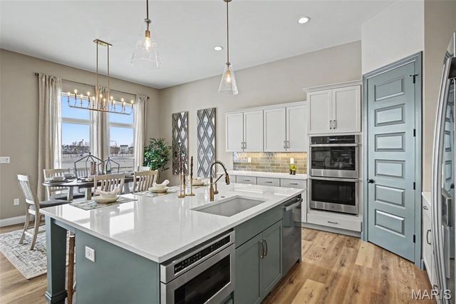 312 Summer Glen Lane, St Charles, MO 63301