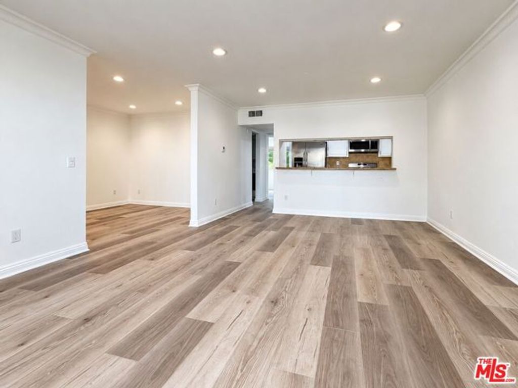 333 Burchett Street 111, Glendale, CA 91203