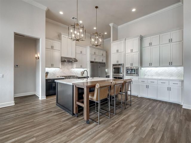 365 Saint Claire Drive, Edmond, OK 73025