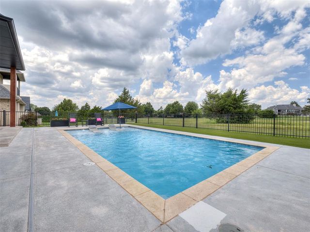 365 Saint Claire Drive, Edmond, OK 73025