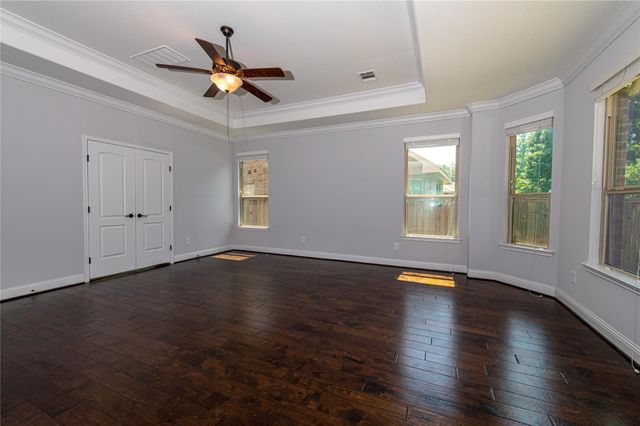 7 Whispering Thicket Place, Tomball, TX 77375