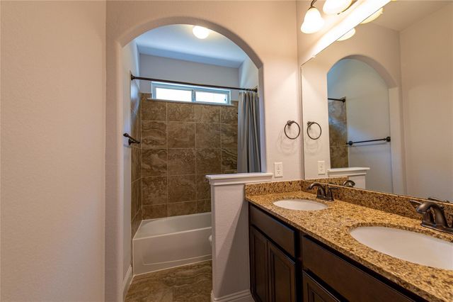 7 Whispering Thicket Place, Tomball, TX 77375