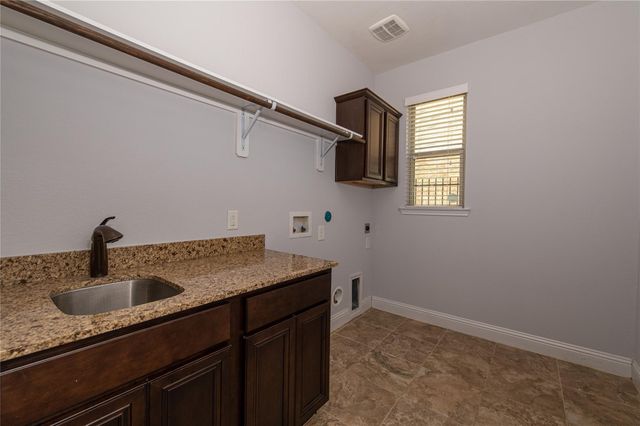 7 Whispering Thicket Place, Tomball, TX 77375