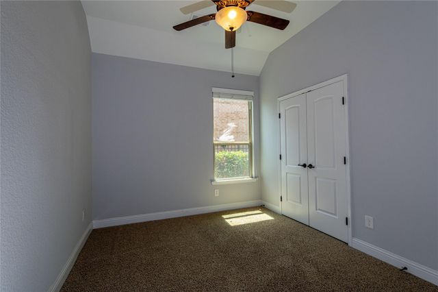 7 Whispering Thicket Place, Tomball, TX 77375