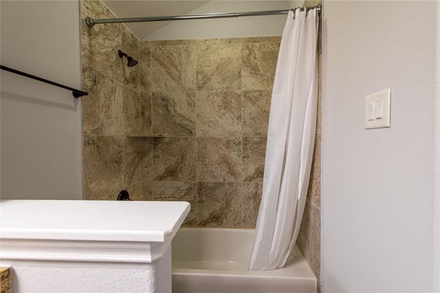 7 Whispering Thicket Place, Tomball, TX 77375