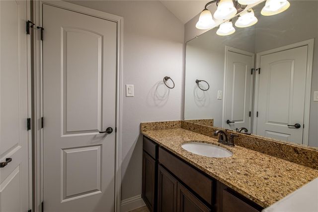 7 Whispering Thicket Place, Tomball, TX 77375
