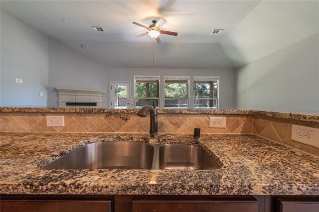 7 Whispering Thicket Place, Tomball, TX 77375
