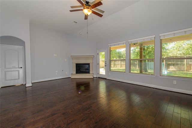 7 Whispering Thicket Place, Tomball, TX 77375