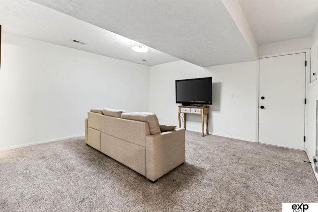 8502 S 143rd Street, Omaha, NE 68138