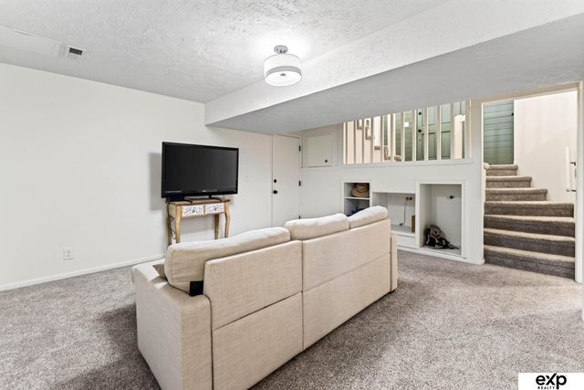 8502 S 143rd Street, Omaha, NE 68138