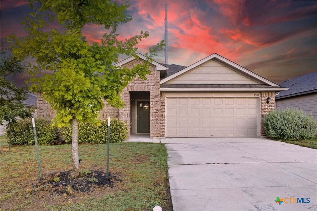 1308 Parkwood, Seguin, TX 78155