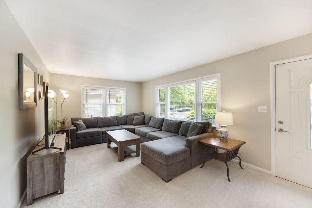 Image 2 of property listing at 4N285 Lafox Road, St. Charles, IL 60175