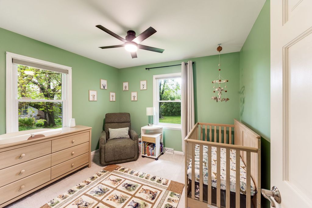 Image 11 of property listing at 4N285 Lafox Road, St. Charles, IL 60175