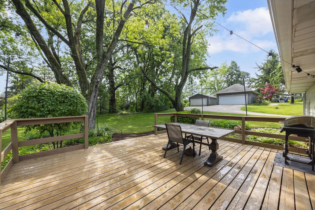 Image 14 of property listing at 4N285 Lafox Road, St. Charles, IL 60175