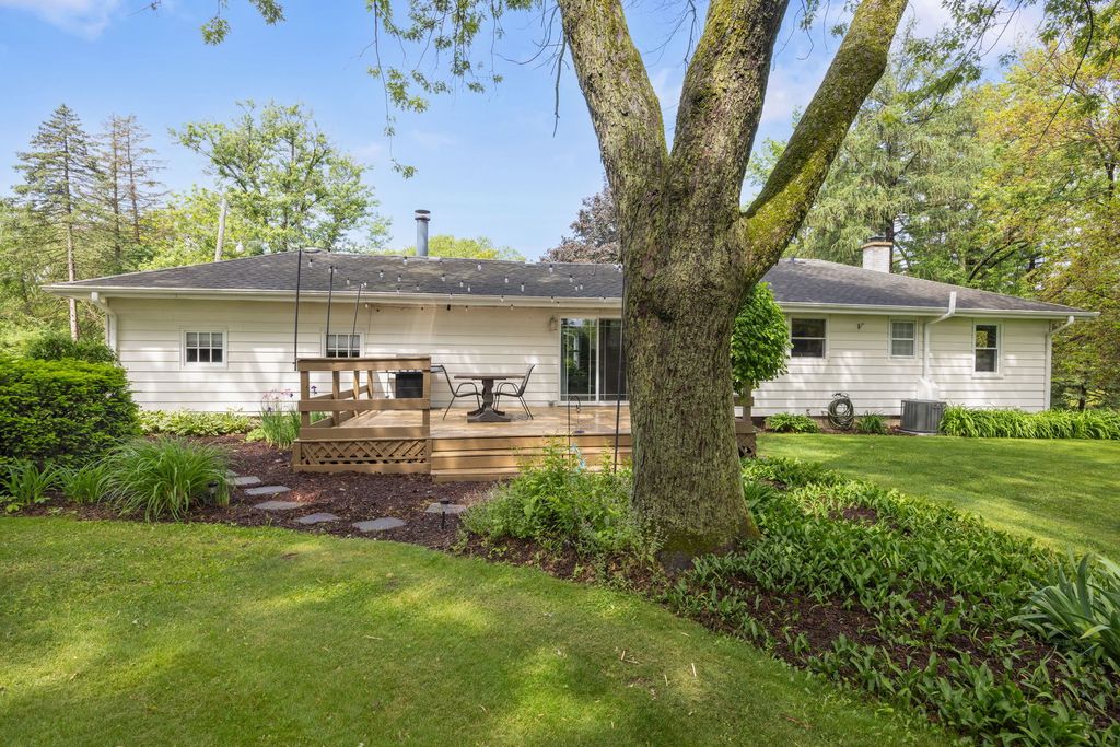 Image 15 of property listing at 4N285 Lafox Road, St. Charles, IL 60175