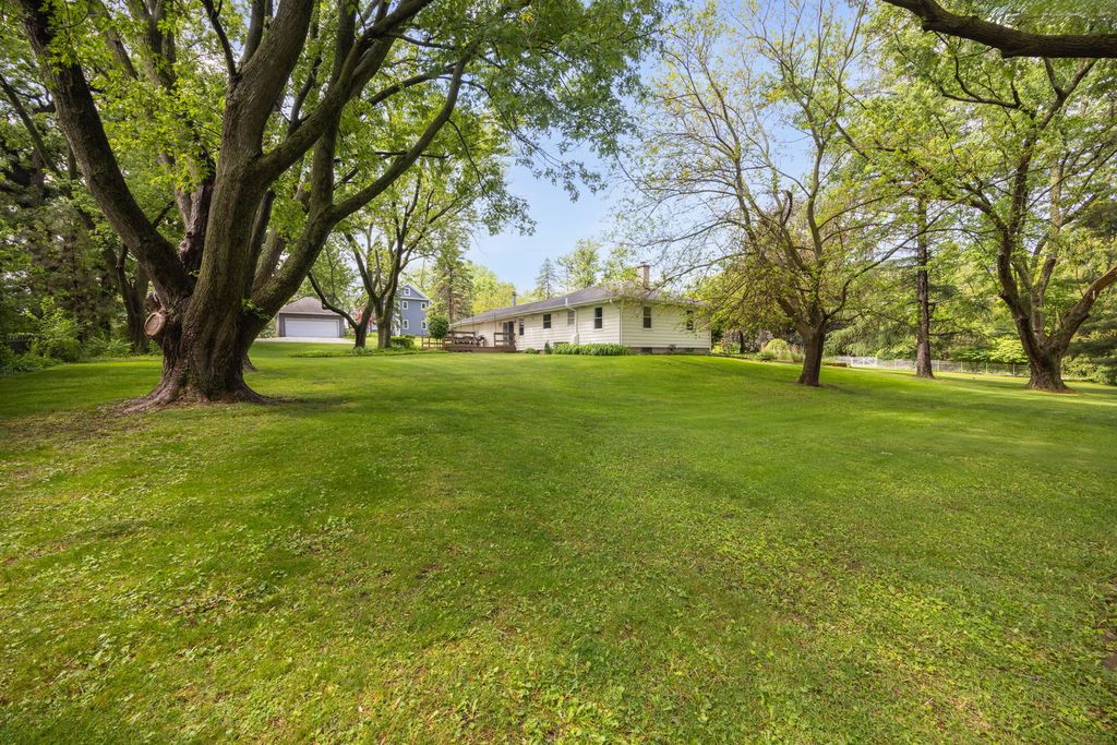 Image 17 of property listing at 4N285 Lafox Road, St. Charles, IL 60175