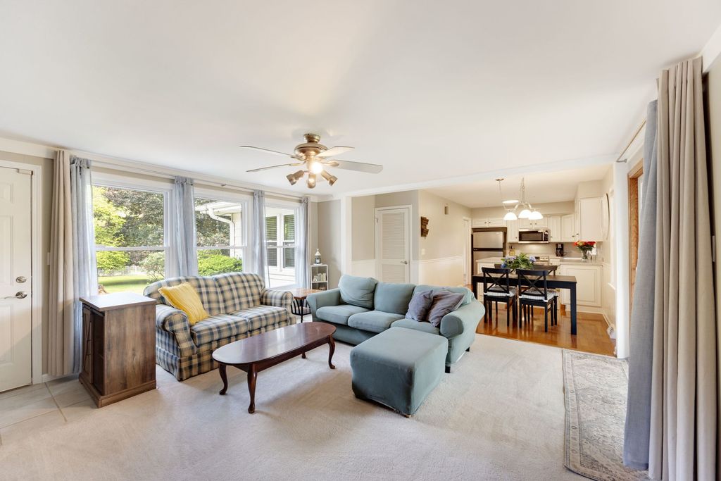 Image 6 of property listing at 4N285 Lafox Road, St. Charles, IL 60175