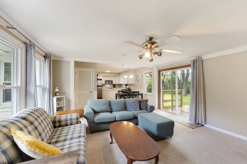 Image 8 of property listing at 4N285 Lafox Road, St. Charles, IL 60175