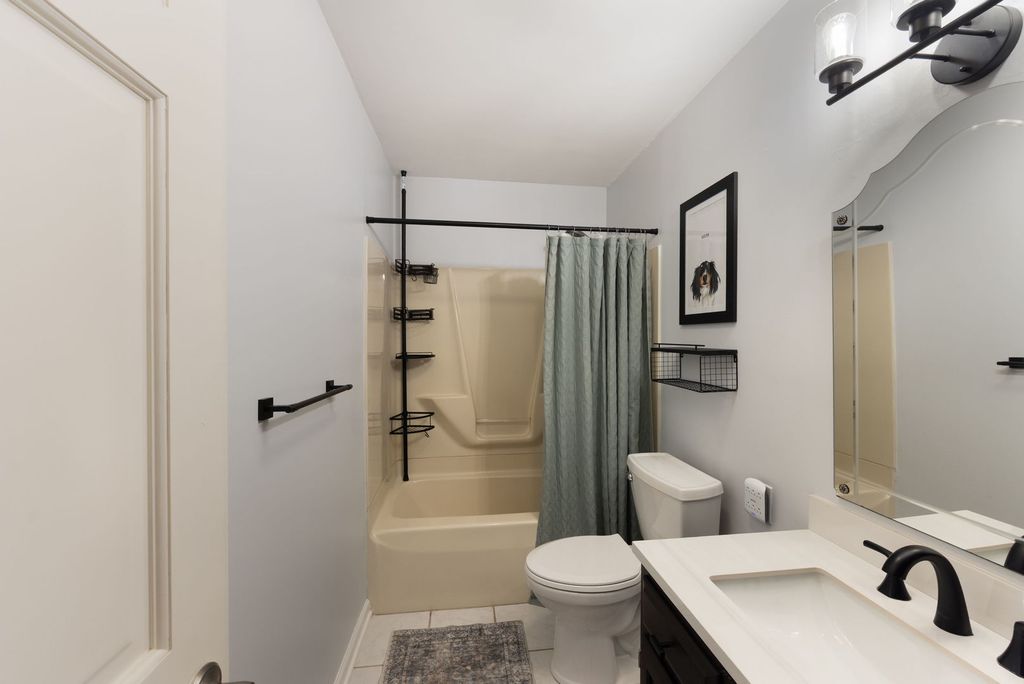 Image 9 of property listing at 4N285 Lafox Road, St. Charles, IL 60175