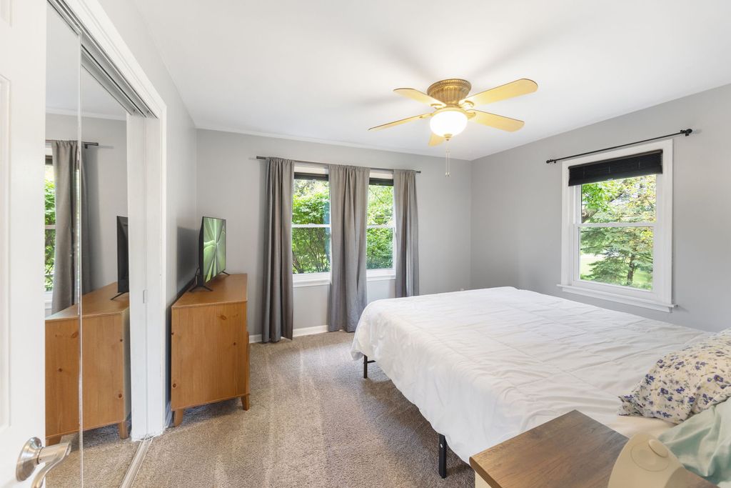 Image 10 of property listing at 4N285 Lafox Road, St. Charles, IL 60175