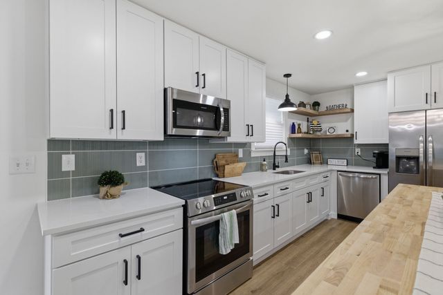 4011 Brookside Dr, Columbia, TN 38401