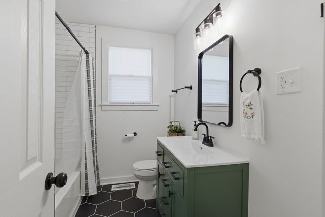 4011 Brookside Dr, Columbia, TN 38401