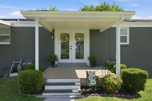 4011 Brookside Dr, Columbia, TN 38401