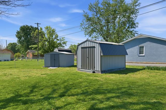 4011 Brookside Dr, Columbia, TN 38401