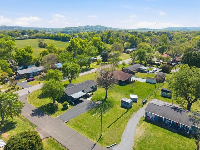 4011 Brookside Dr, Columbia, TN 38401