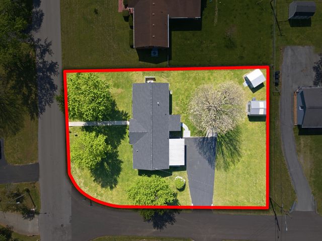 4011 Brookside Dr, Columbia, TN 38401