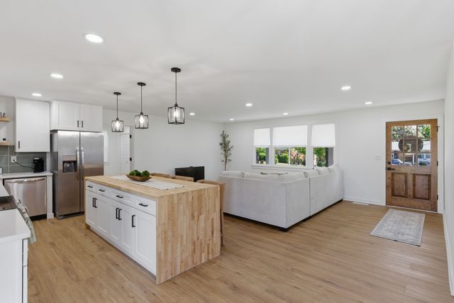 4011 Brookside Dr, Columbia, TN 38401