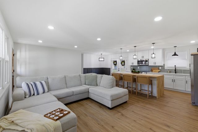 4011 Brookside Dr, Columbia, TN 38401