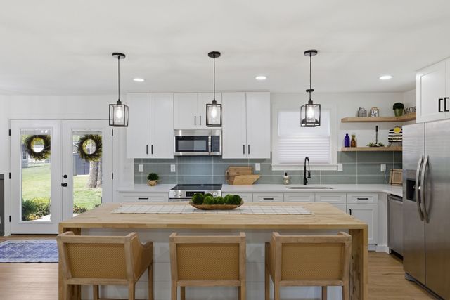 4011 Brookside Dr, Columbia, TN 38401