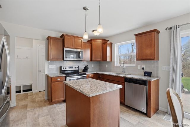 657 Autumn Valley Drive, Ortonville, MI 48462