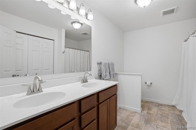 657 Autumn Valley Drive, Ortonville, MI 48462