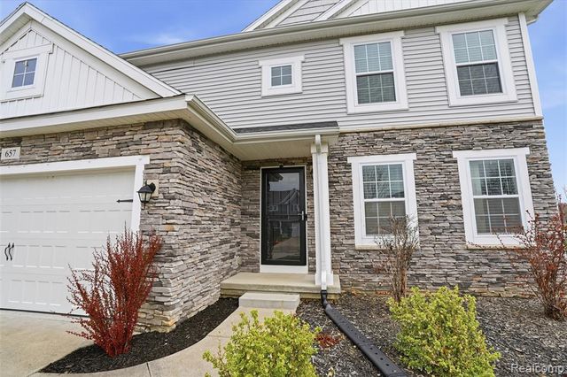 657 Autumn Valley Drive, Ortonville, MI 48462