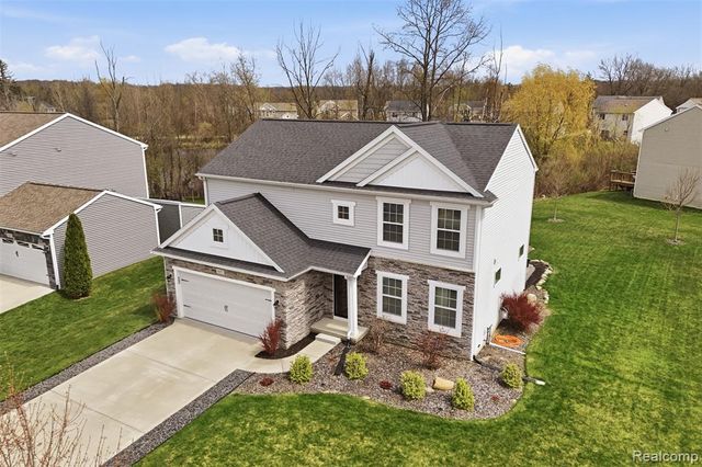 657 Autumn Valley Drive, Ortonville, MI 48462