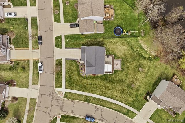 657 Autumn Valley Drive, Ortonville, MI 48462