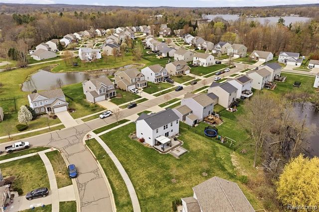 657 Autumn Valley Drive, Ortonville, MI 48462